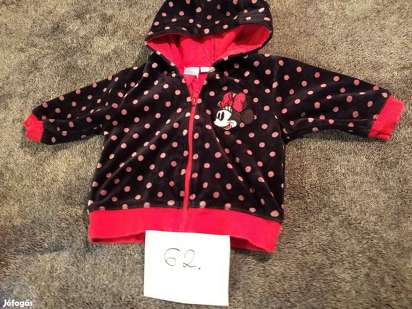 62-es Disney márkájú cipzáras, kapucnis felső