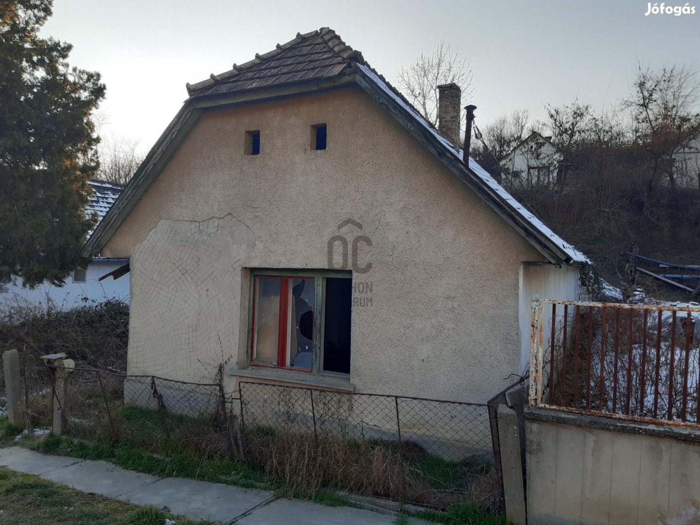 62 m2-es vályog falazatú családi ház 461 nm-es telken eladó Hőgyészen,
