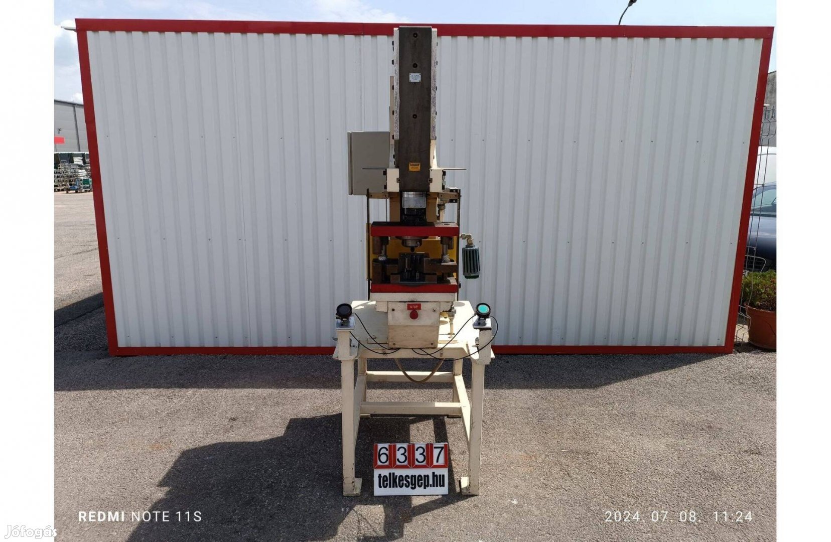 6337 - Pneumatikus prés, lyukasztógép, BTM