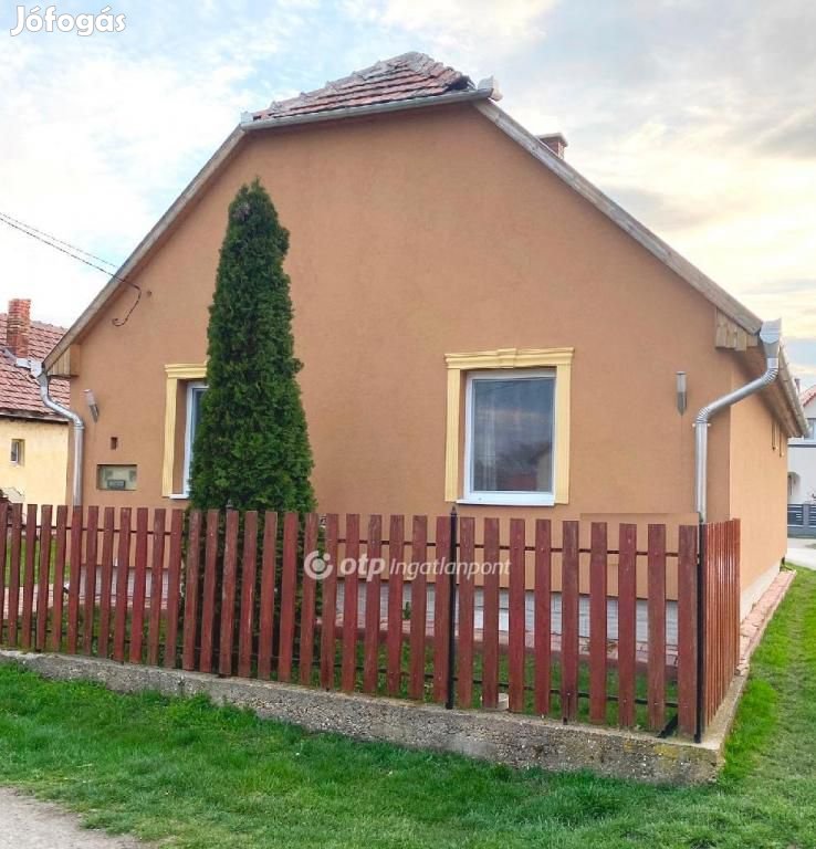 63 nm-es ház eladó Poroszló