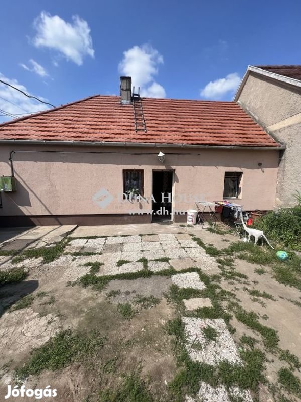63 nm-es ház eladó Veszprém