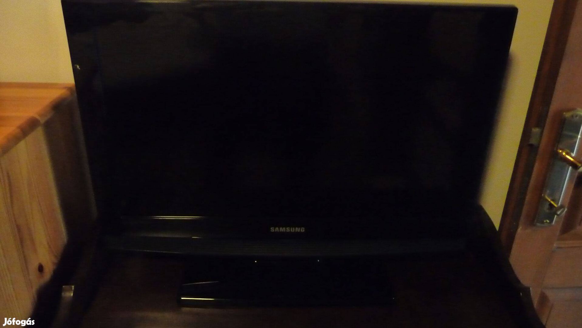 64 cm-es televízió