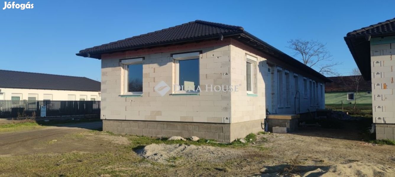 64 nm-es ház eladó Cegléd