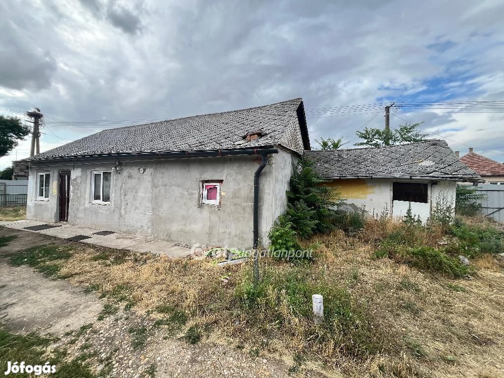 66 nm-es ház eladó Mezősas