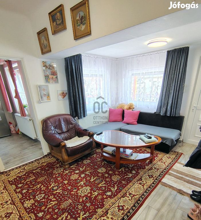 66 nm-es ház eladó Törtel