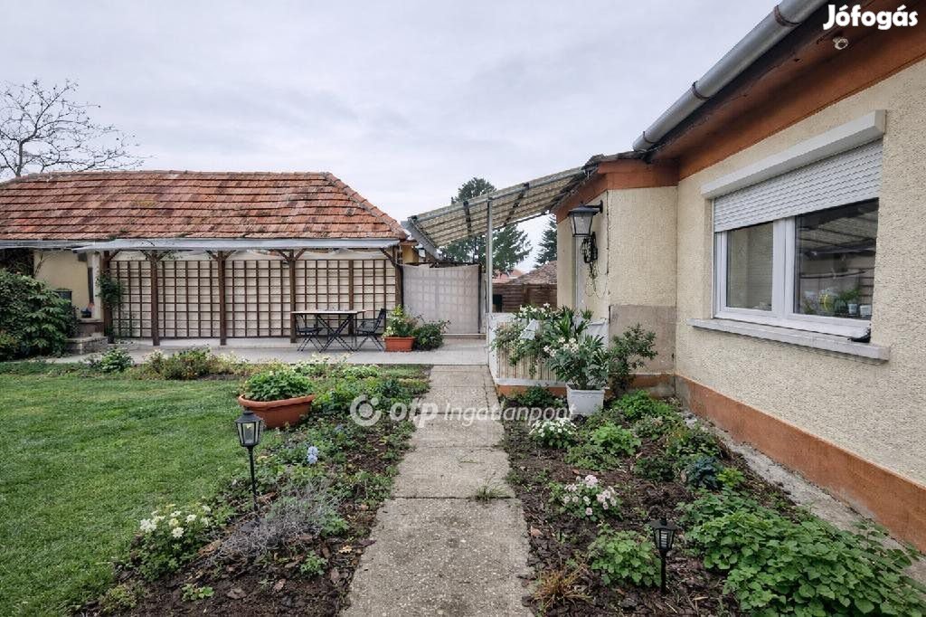 67 nm-es ház eladó Ceglédbercel