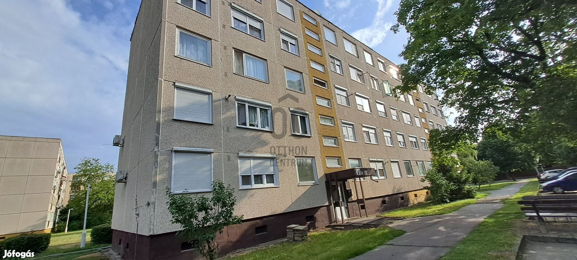 68 négyzetméteres panel lakás Békés vármegyében Mezőhegyesen