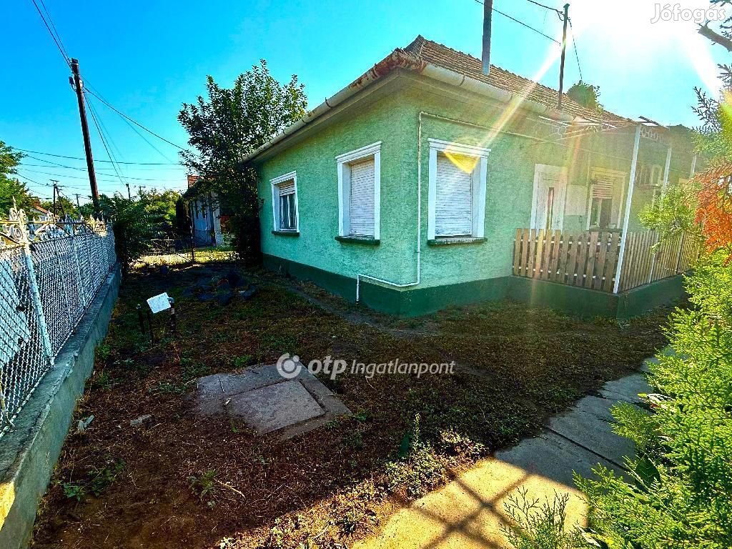 69 nm-es ház eladó Újszilvás