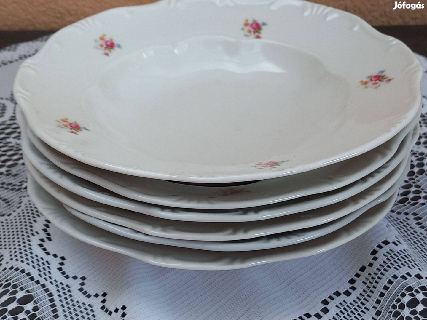 6 db Zsolnay porcelán leveses tányér