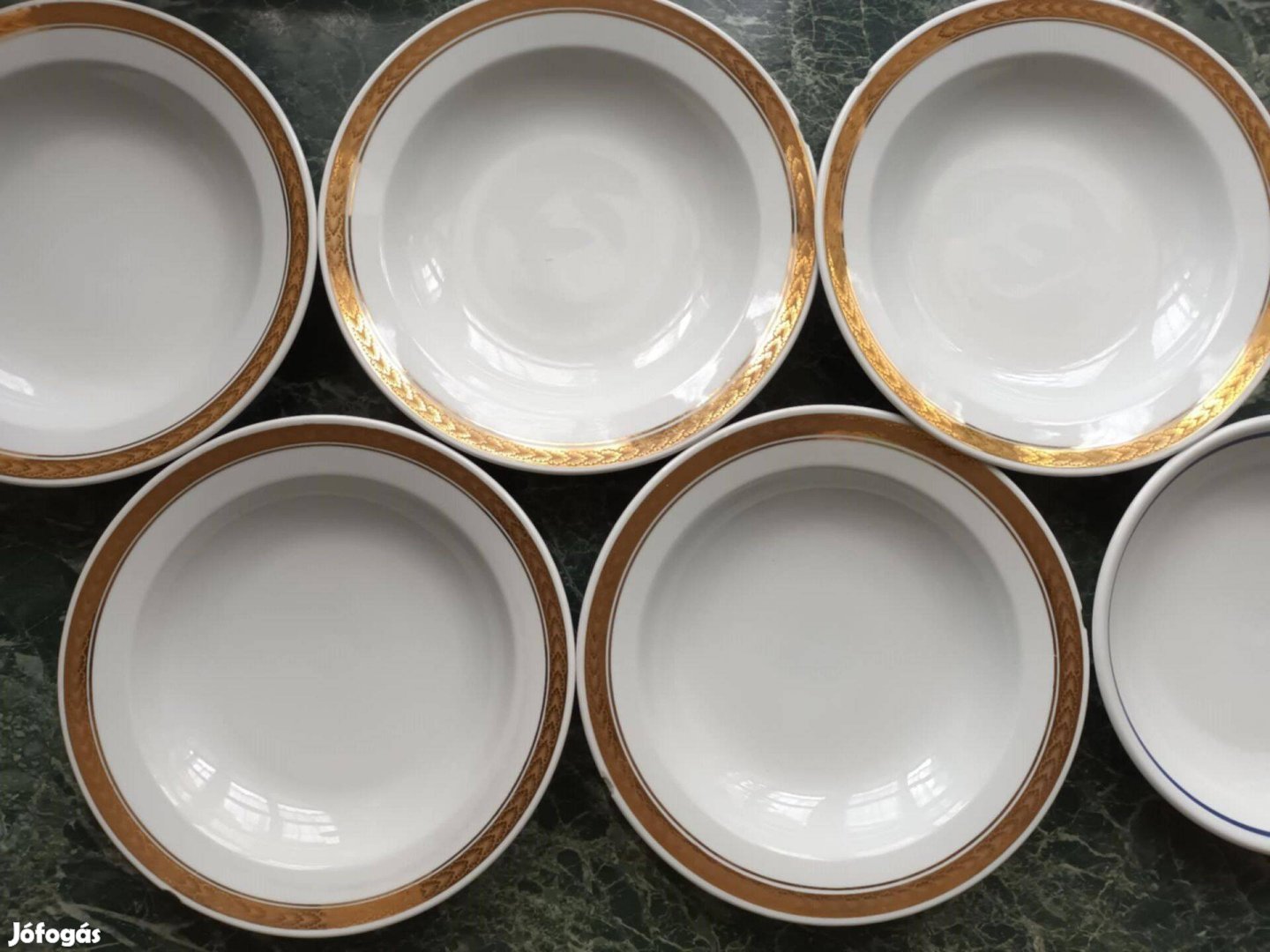6 db aranyozott szélű sérült Zsolnai tányér eladó