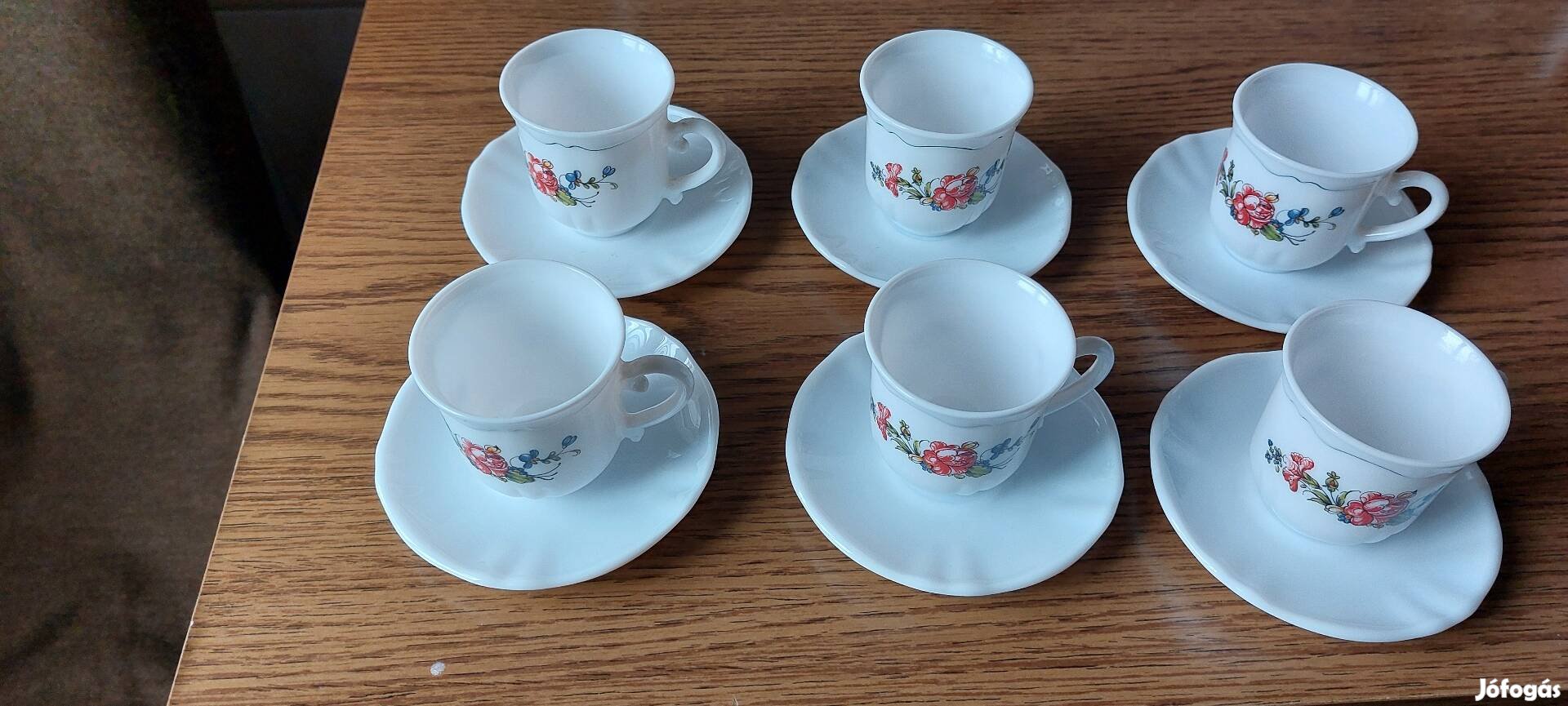 6 db francia porcelan kávéscsésze, tányérral eladó.