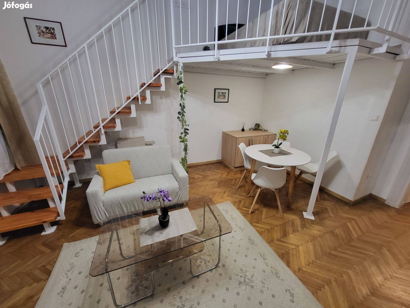 6.ker.Lovag utcában felújított,galériás lakás kiadó.Lift