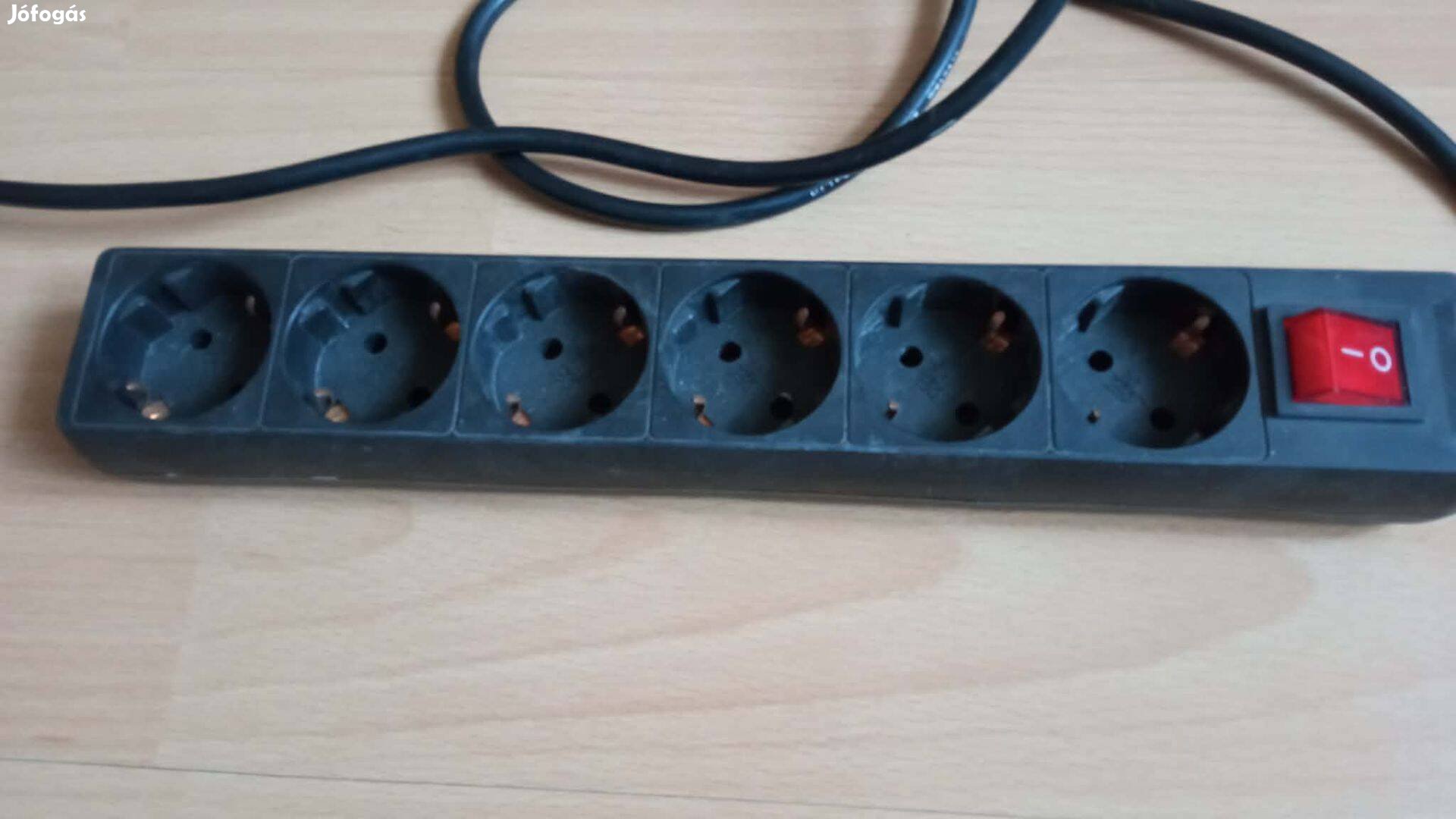 6-os fekete hosszabbító kapcsolóval 3500 Ft