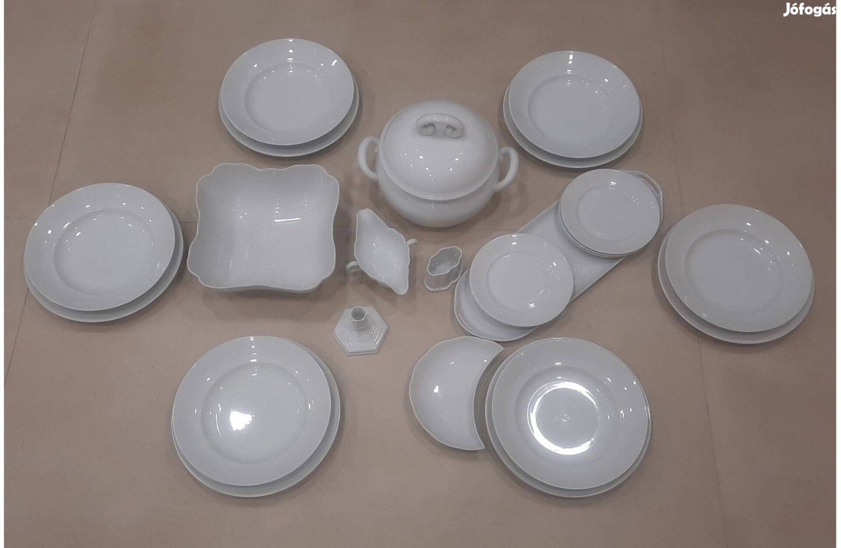 6 személyes Fehér Herendi porcelán étkészlet eladó!