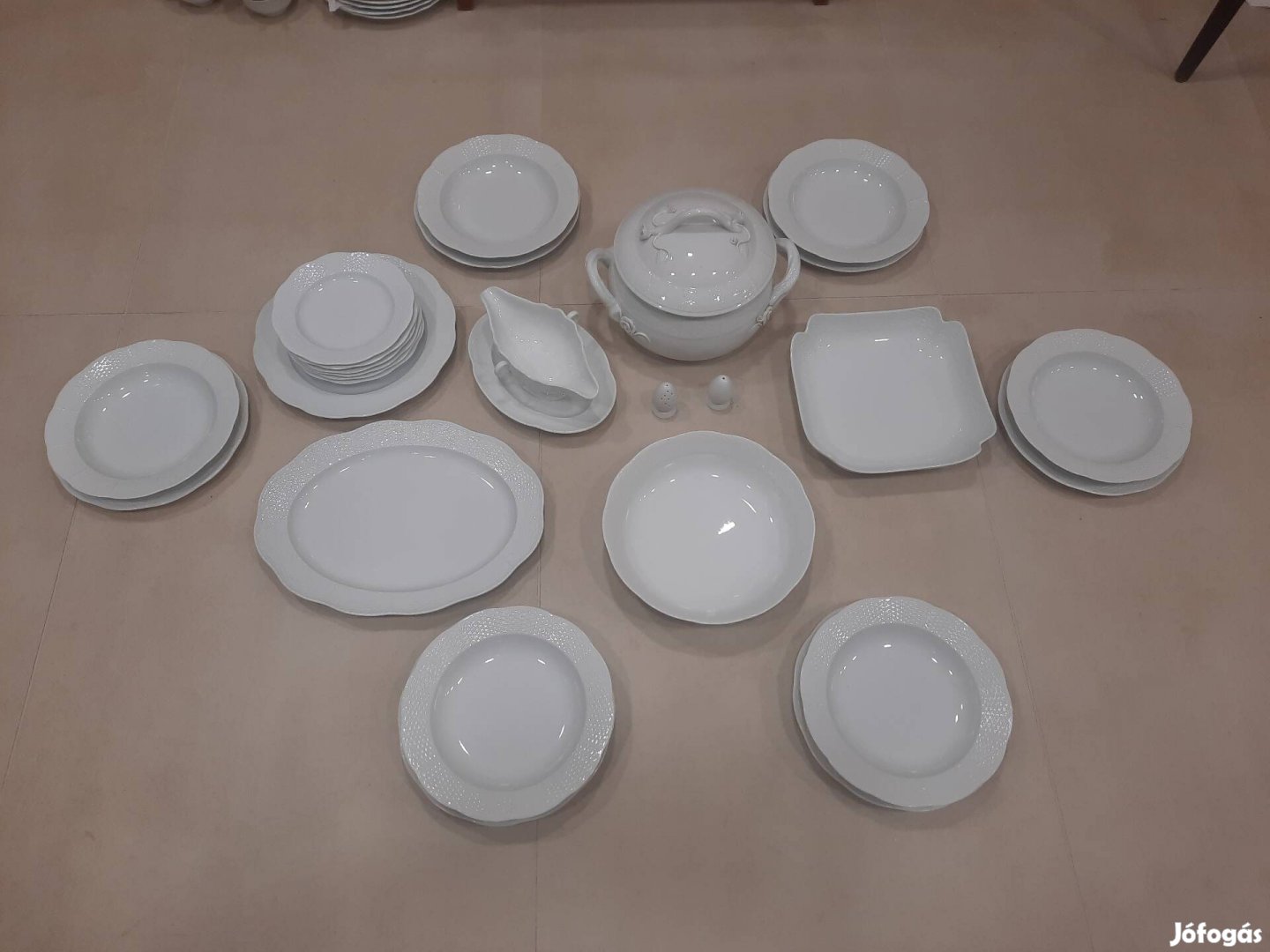 6 személyes Fehér Herendi porcelán étkészlet eladó 