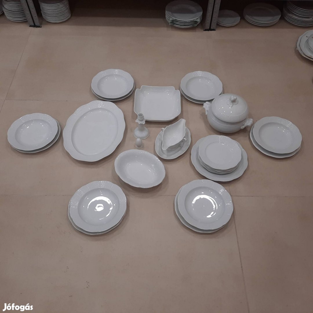 6 személyes Fehér Herendi porcelán étkészlet eladó. 