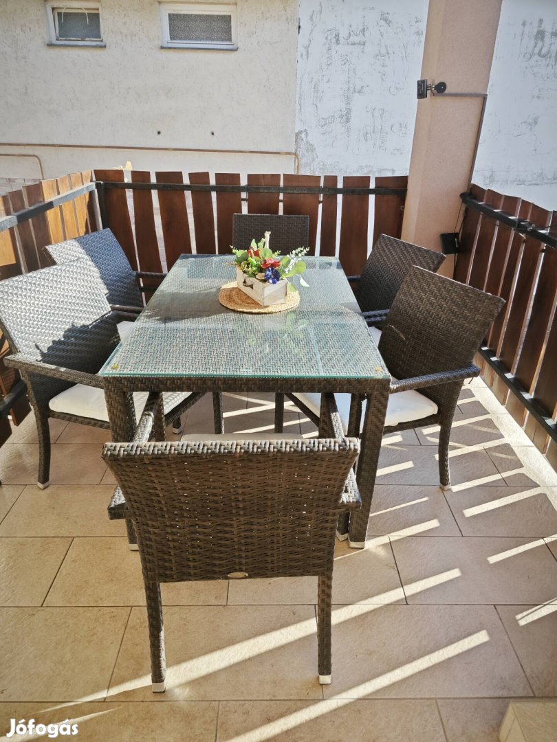 6 személyes polyrattan étkezőasztal székkel