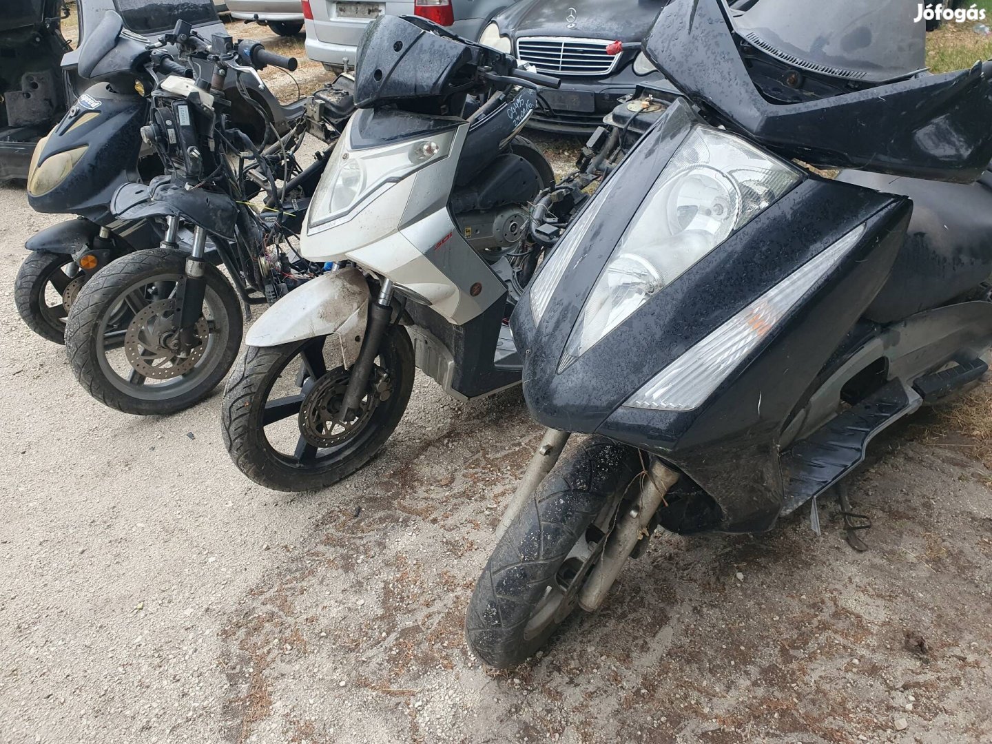 6db motorkerékpár,robogó,hiányos egyben alkatrésznek.