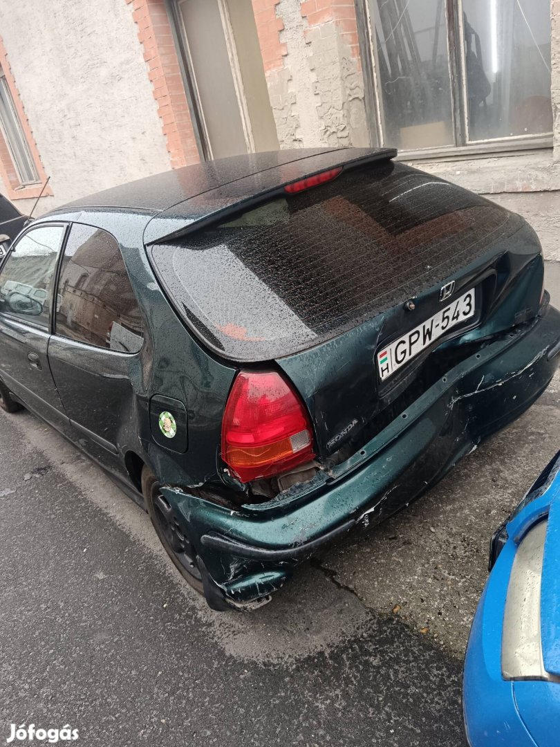 6gen Honda civic hátul sérült eladó! 
