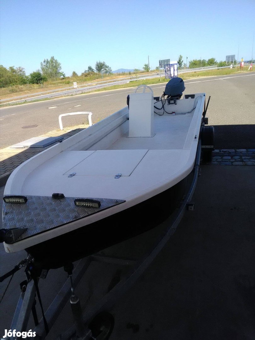 6m csónak Yamaha motor+ tréler