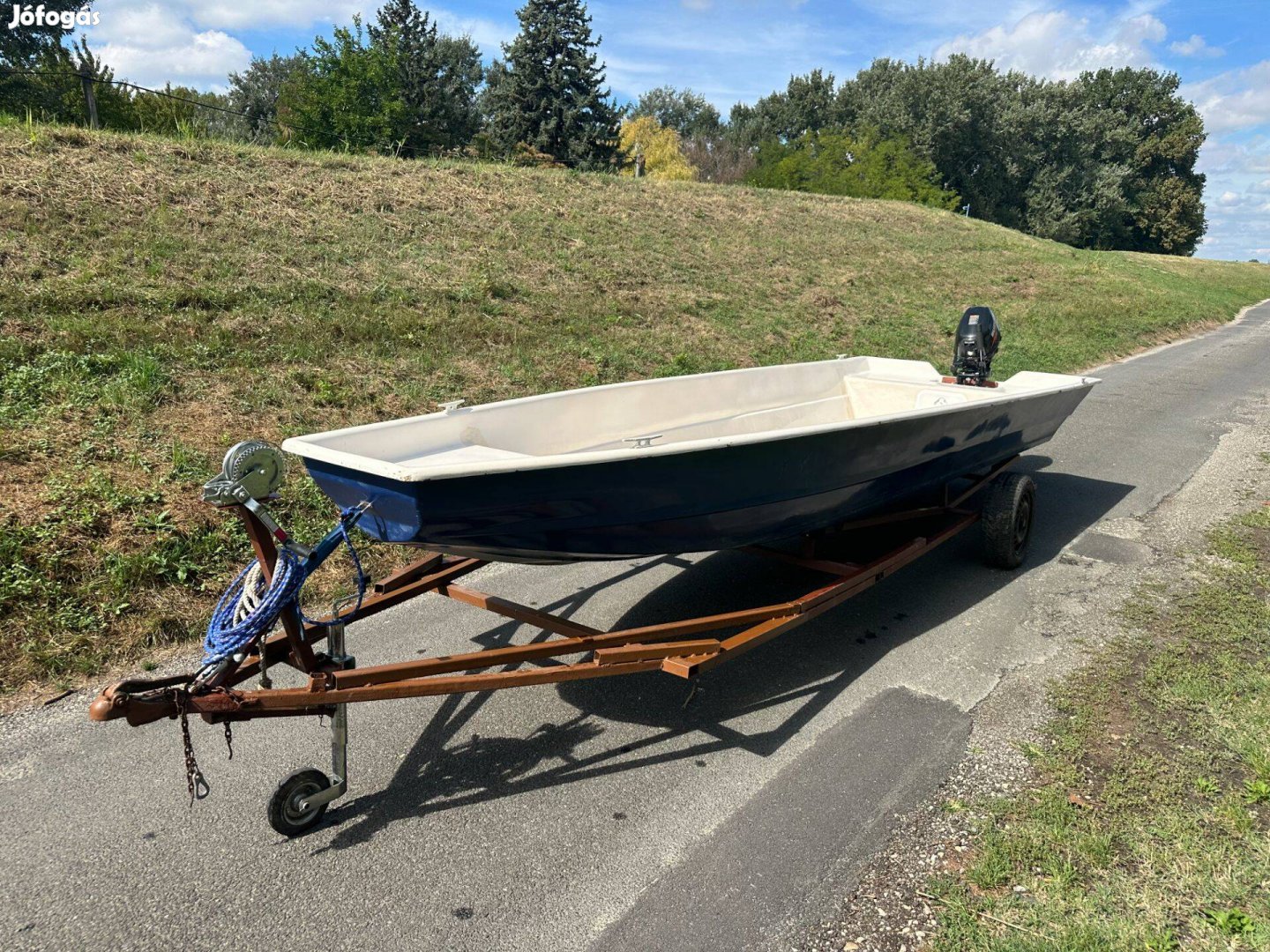 6m horgászcsónak 20 le 4 ütemű Suzukival és sólyakocsival eladó