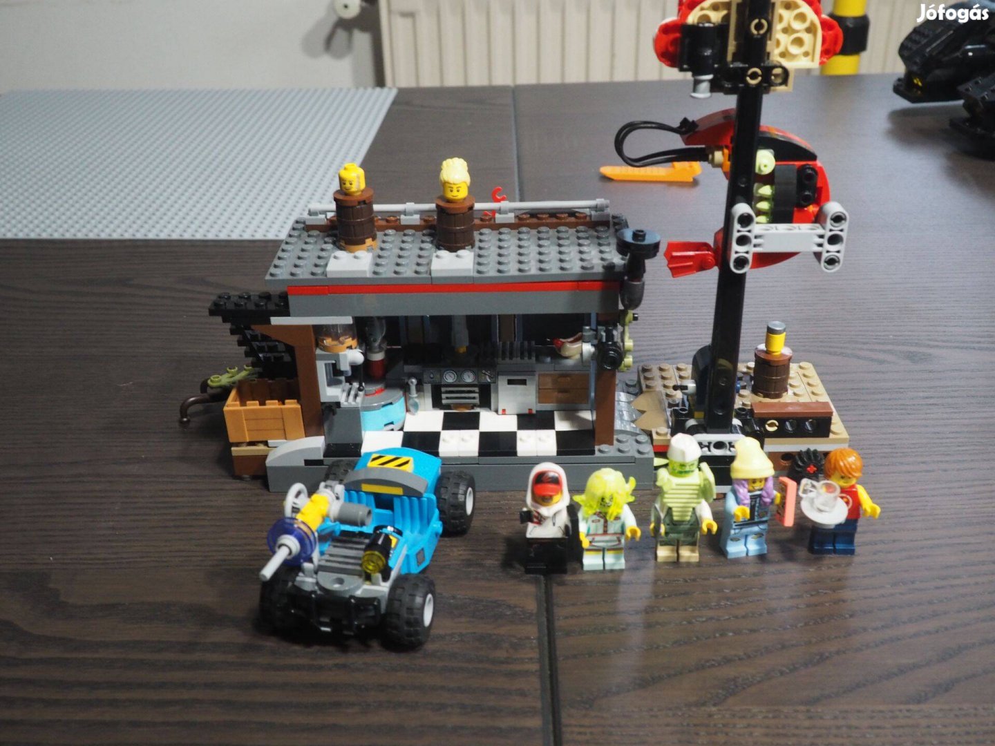 70422 LEGO Hidden Side - Támadás a garnélastandon