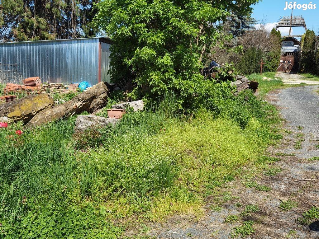 706m2 Belterületi épitési telek eladó Héviztől 2 km-re