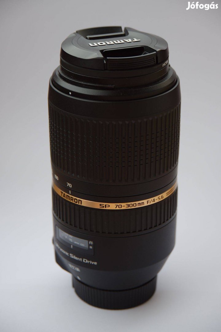 70-300 mm-s Tamron teleobjektív (Nikon F bajonettes)