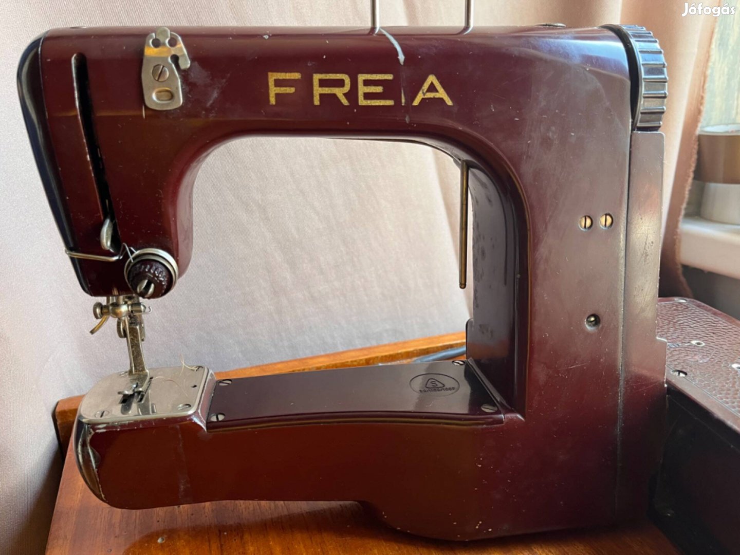 70 éves Freia elektromos antik asztali varrógép eladó