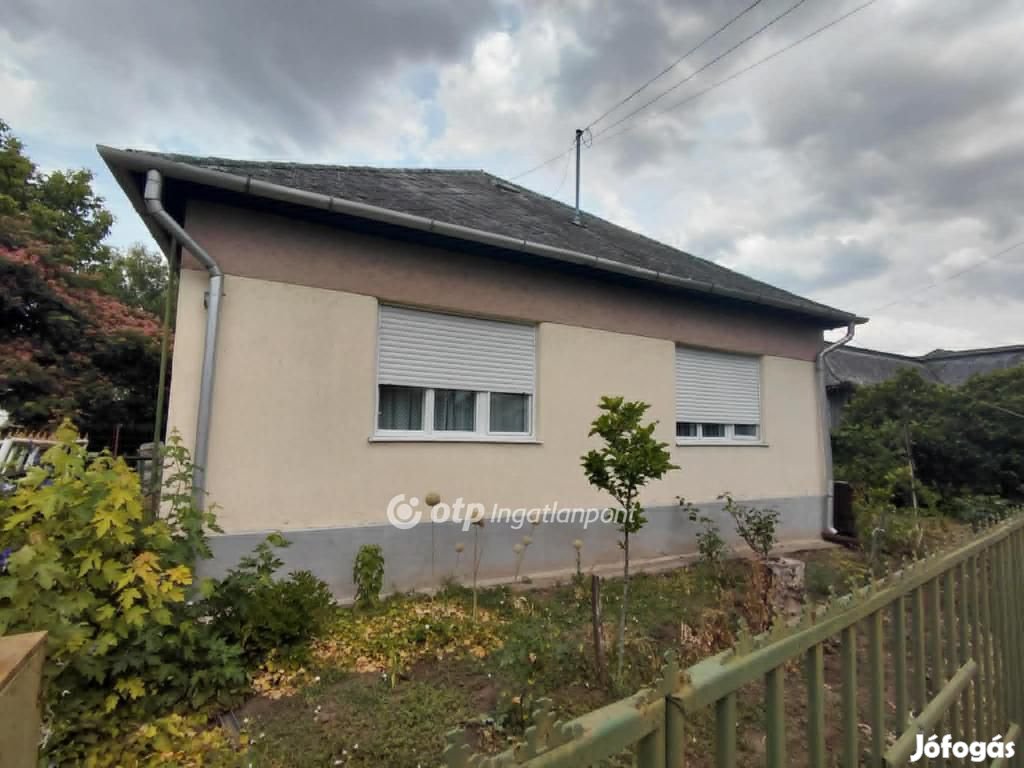 70 nm-es ház eladó Csány