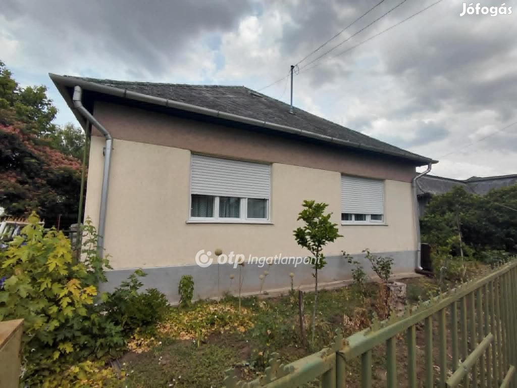 70 nm-es ház eladó Csány