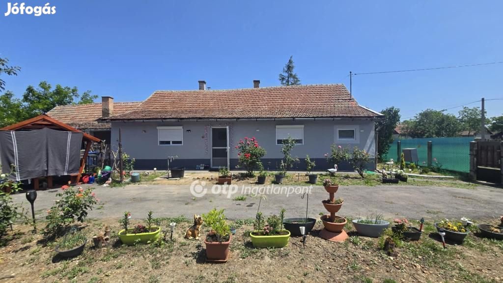 70 nm-es ház eladó Furta