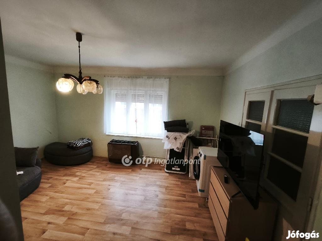 70 nm-es ház eladó Szolnok