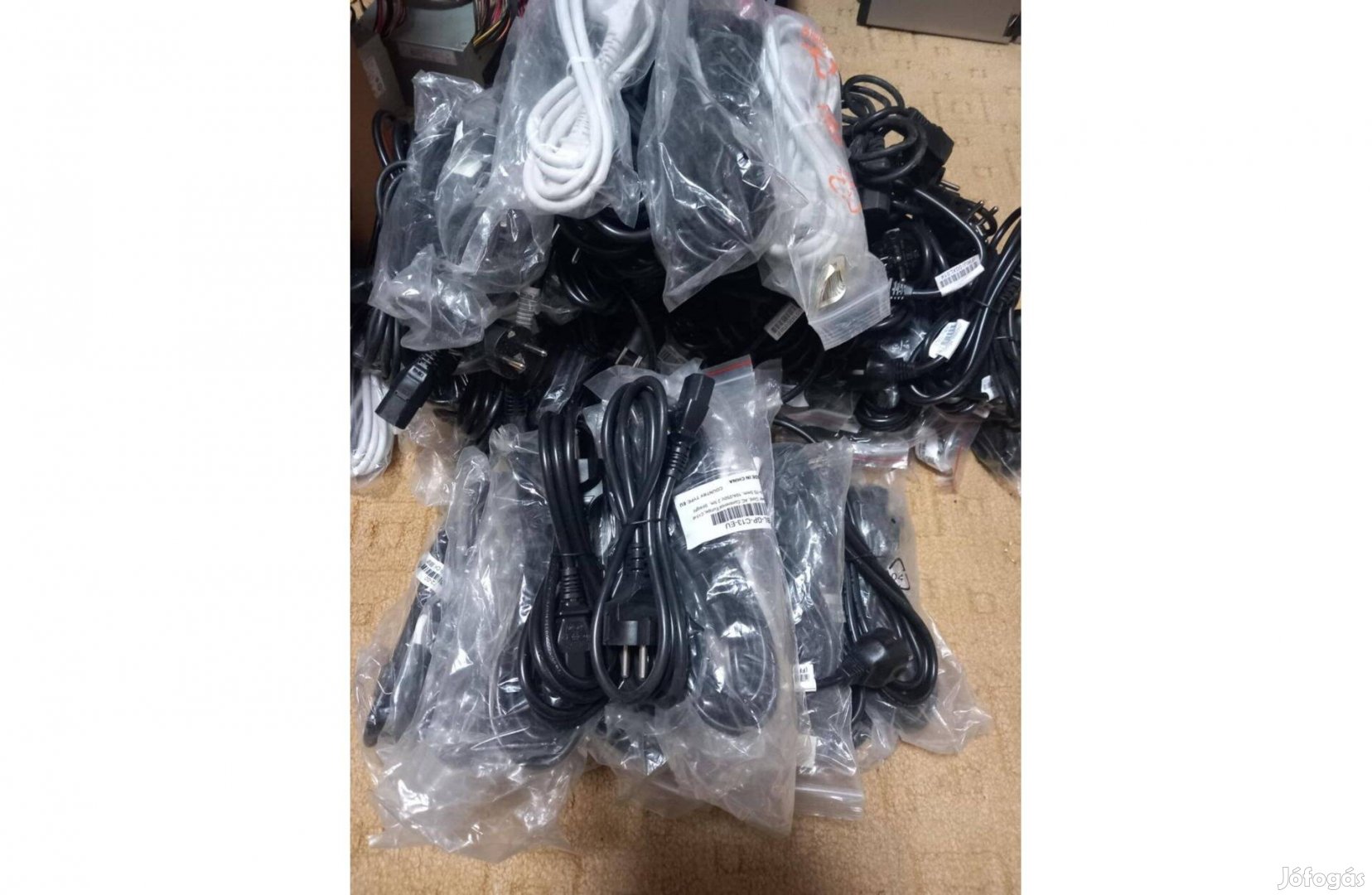 72 db vadonatúj 230 V-os számítógép PC tápkábel egyben