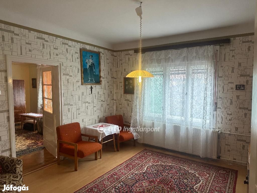 72 nm-es ház eladó Érd