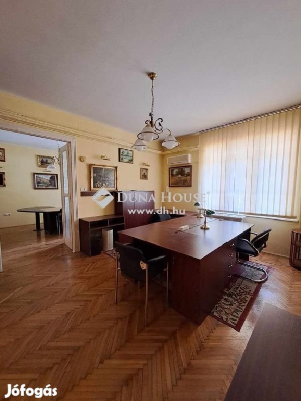 73 nm-es lakás eladó Pécs