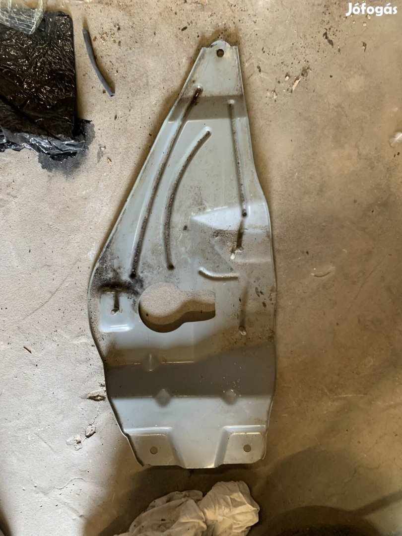 745c62091r Renault clio IV pótkerék tartó lemez