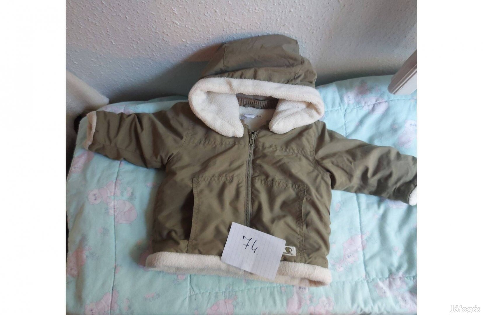74-es méretű H&M-es kisfiú kabát, meleg béléssel