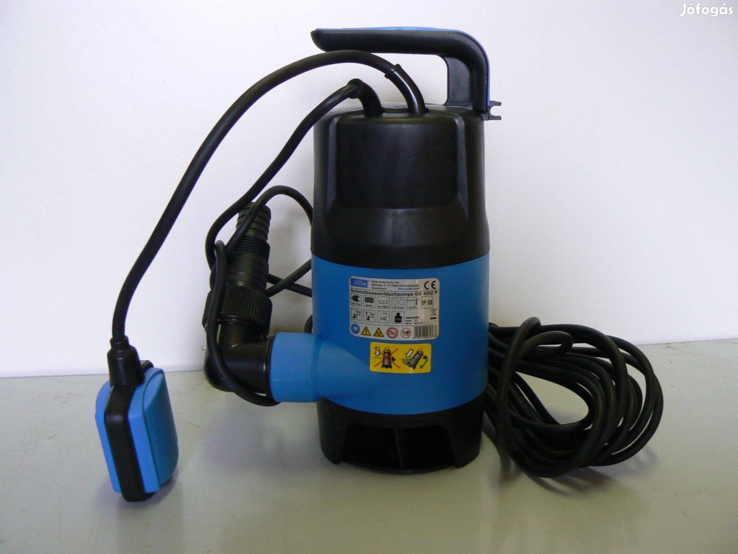 7500literóra vízhozammal, úszókapcsolóval, merülő szennyvíz