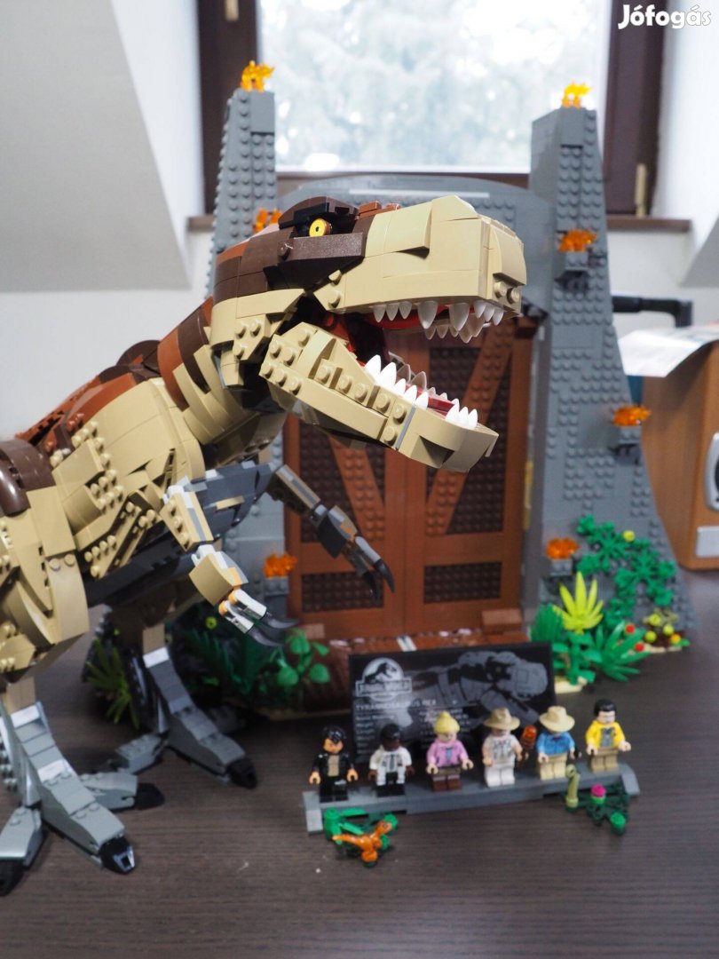 75936 LEGO Jurassic World - T-Rex tombolás