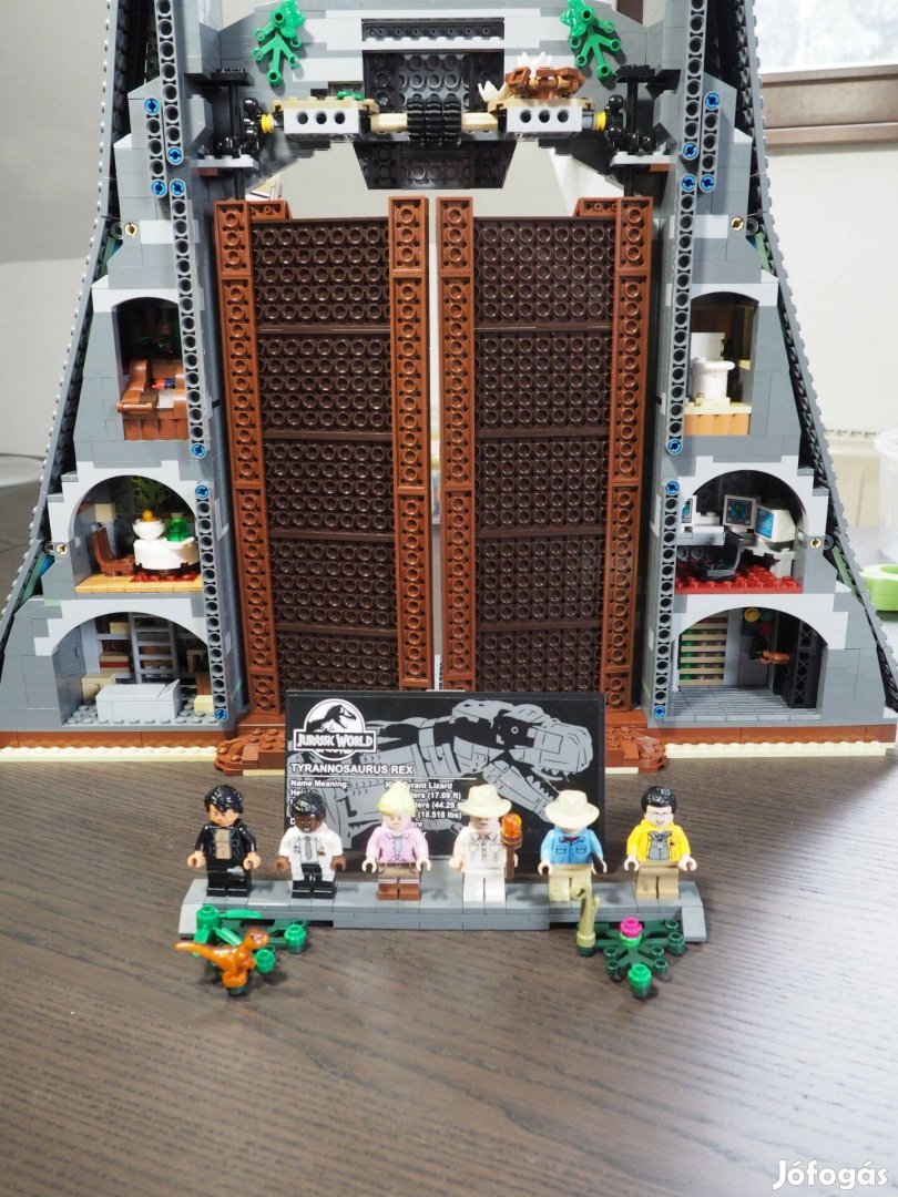 75936 LEGO Jurassic World - T-Rex tombolás