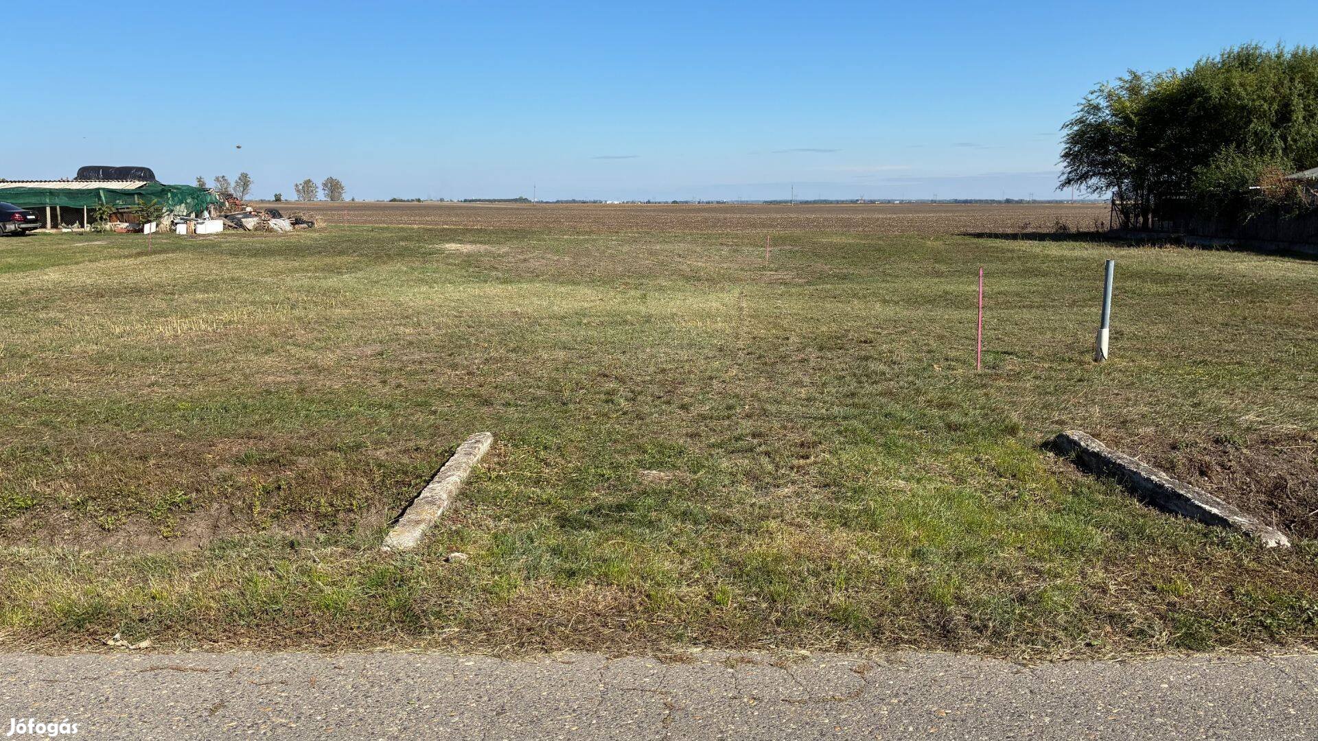 760 nm-es építési telek eladó