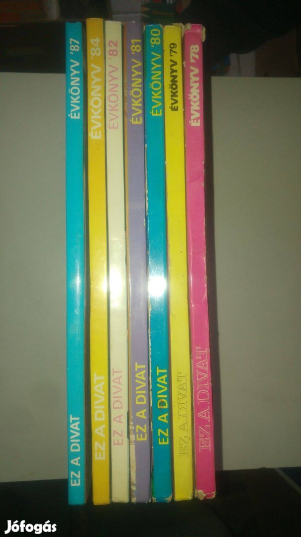 7 db Ez a divat Évkönyv ('78- '82, '84 és '87)