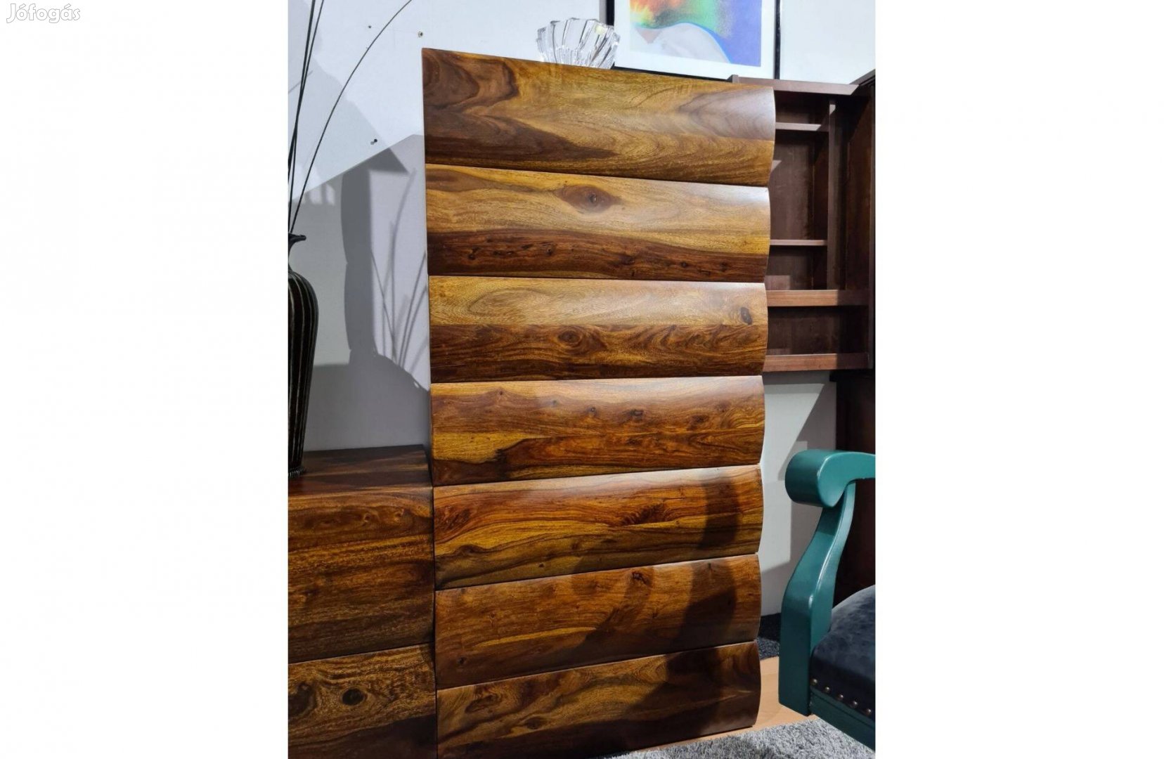 7 fiókos exkluzív rózsafa komód egyedi hullámos fiókokkal 140 cm