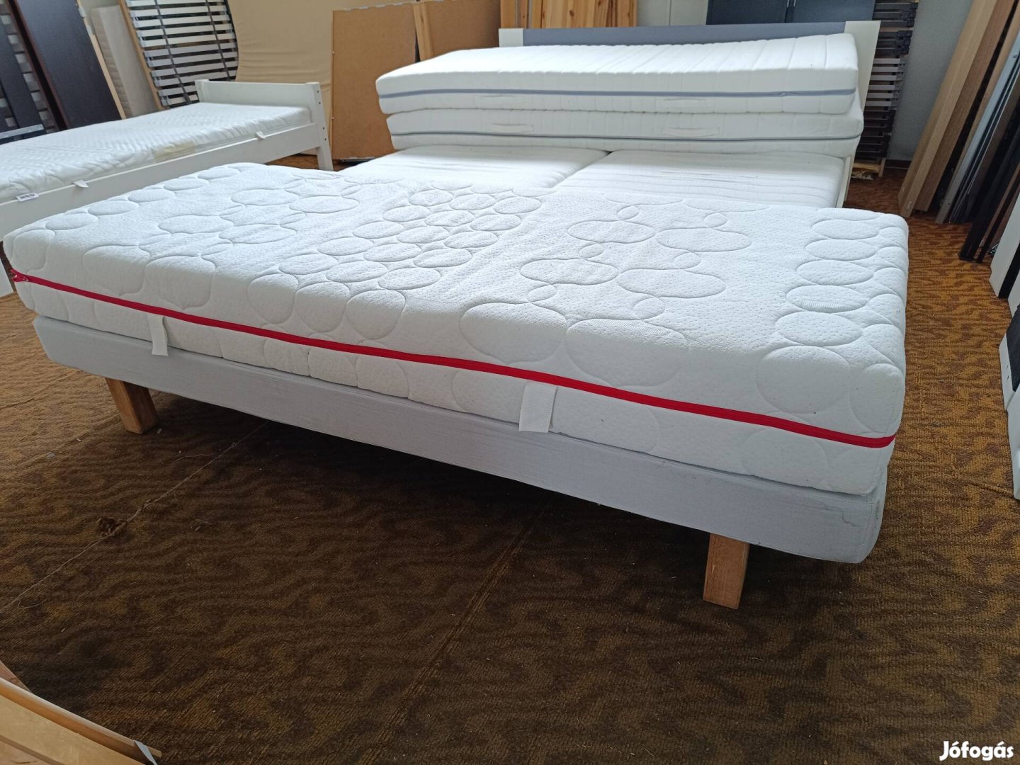 80*200-as egyszemélyes ágy, matraccal 