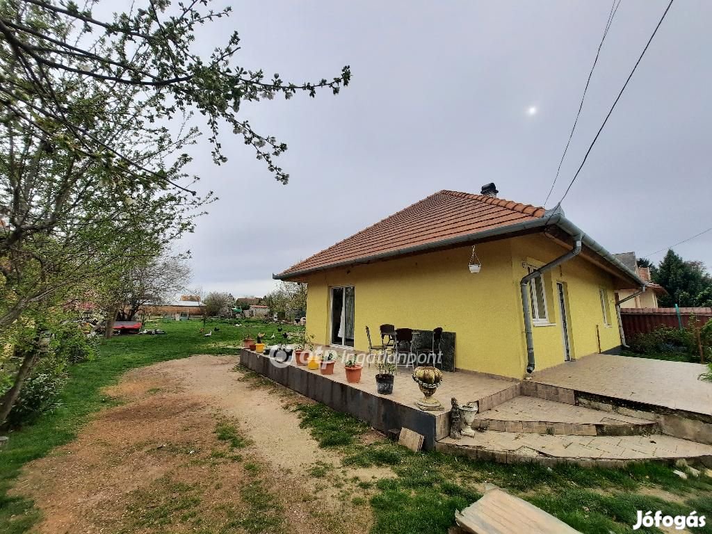 80 m2-es felújított családi ház eladó Siófok Kiliti városrészében