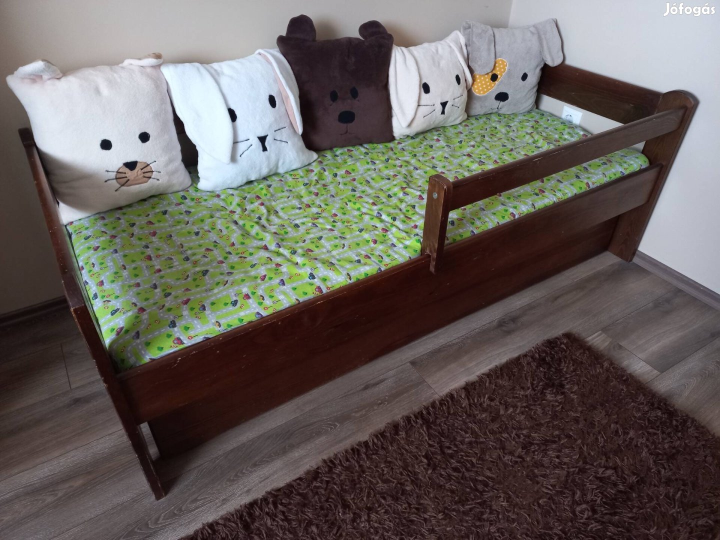 80x160 cm-es ifjúsági ágy matraccal és ágyneműtartóval eladó