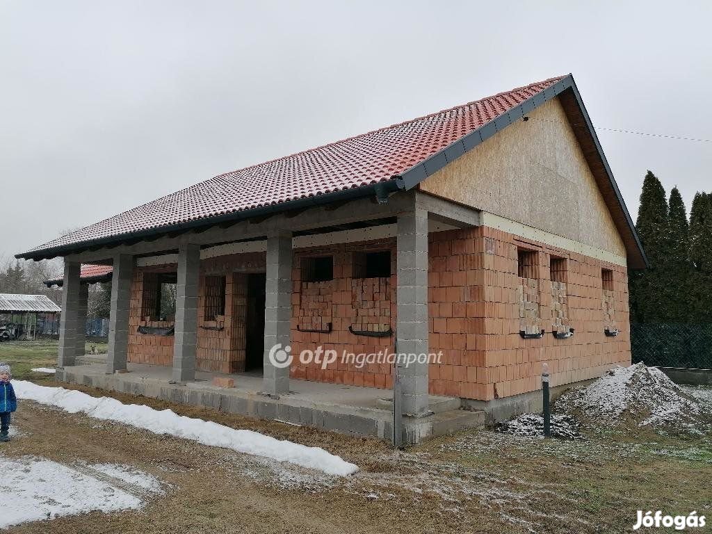 81 nm-es ház eladó Cegléd