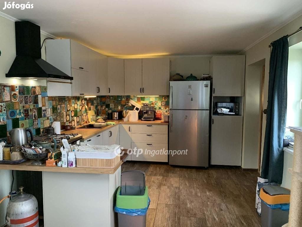 81 nm-es ház eladó Törtel