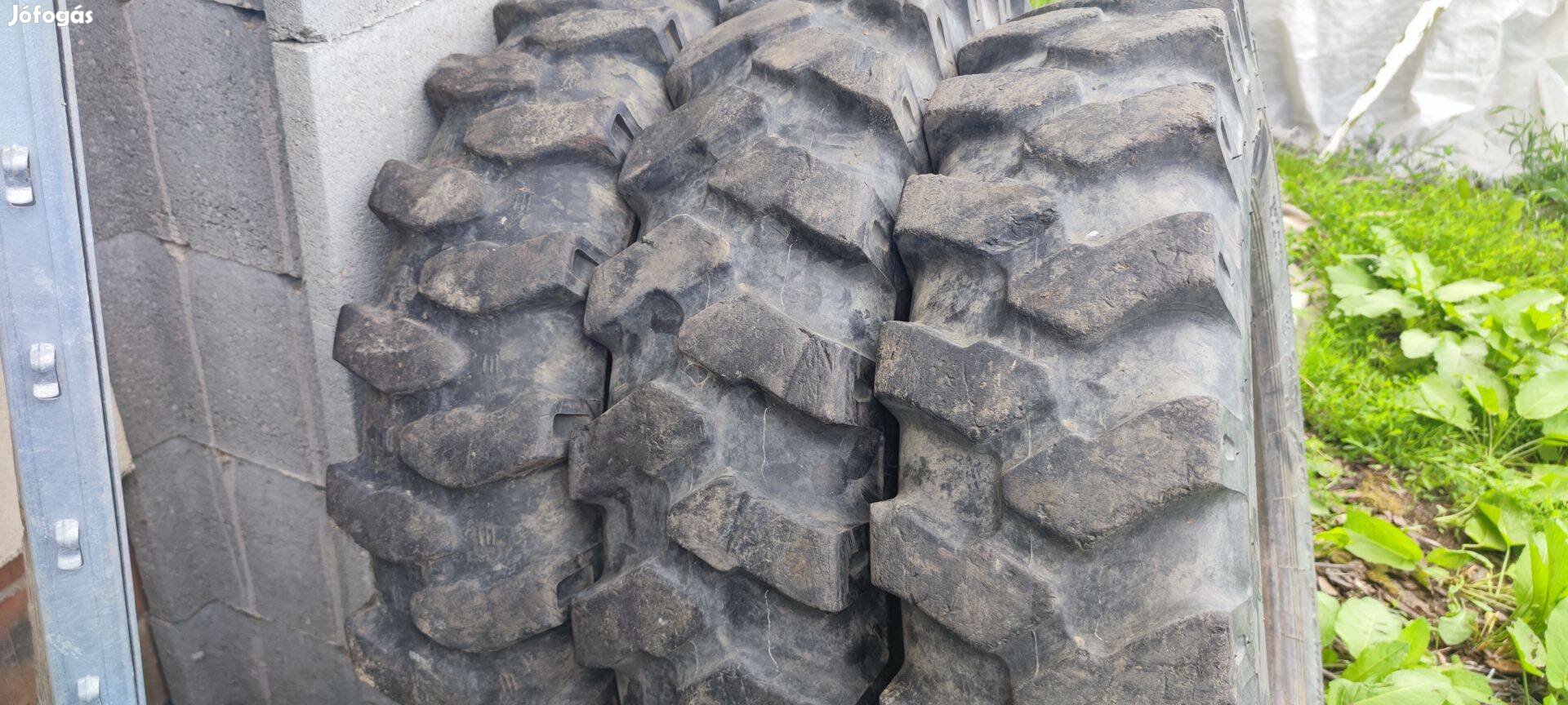 825R20 . 8.25x20